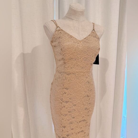 EnFocus Studios Gold Lace Maxi Dress Side Slit Size 6 NWT - Picture 1 of 9
